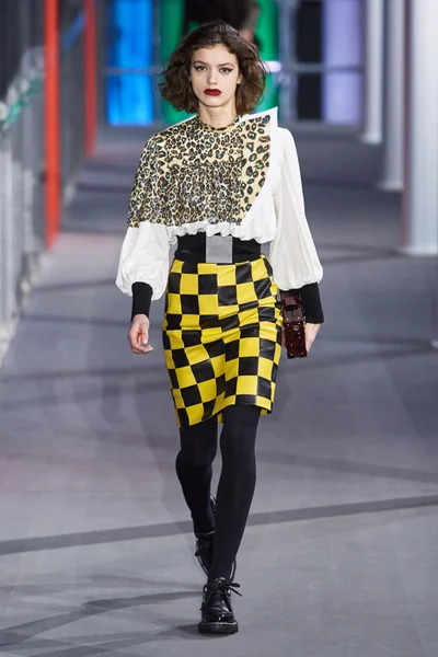 Look 18